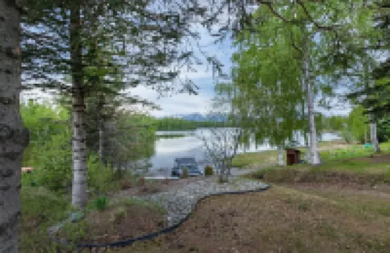 Cabin By The Lake centrally located, full kitchen, washer & dryer
