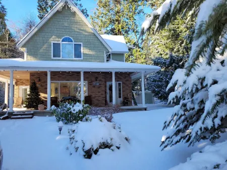Cozy Classy Country Cottage