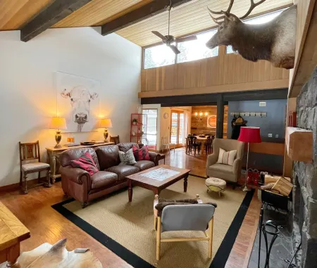 Meadow House 7 / 2 BR / 2 BA Sleeps 6+ Отели в г. Санривер