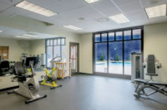 2 bed/2 bath w/sauna, steam room, hot tub, heated pool, exercise and game rooms! Hoteles en Hunter