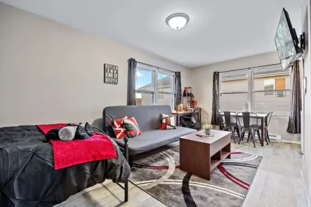 Aurora Gem: Cozy Studio, near Downtown Aurora