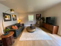 The Benton - Warmly decorated, cozy apartment in downtown Bentonville - Apartments