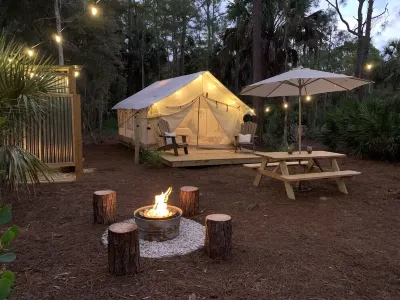 White Canvas Camp - Luxury A/C Glamping in Naples! 에밀리오 산체스 아카데미 플로리다 주변 호텔