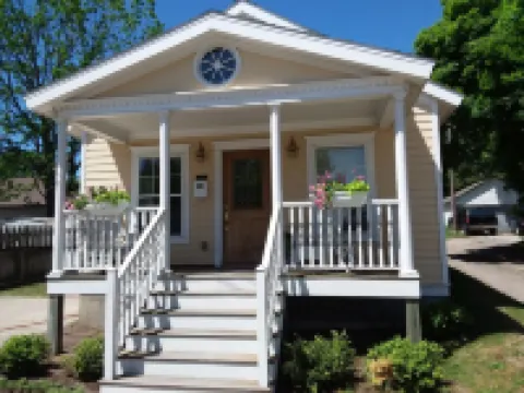 Location, Location, Location! Close to Beach, Marina, & Downtown!