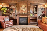 Sparkle on the Rocks is a Sanctuary of Comfort and Artistic Inspiration