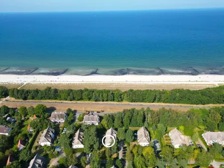 Zingst, apartment Strandidyll under thatch, maisonette, directly on the beach