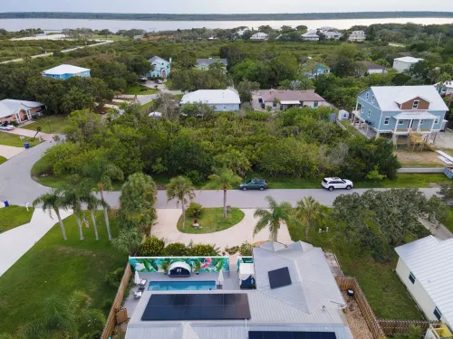 🌴 Resort-Style Pool 🌴 Walk to Beach 🏖️ 3 King Bedrooms 🕹️ Arcade Games - 3-Star