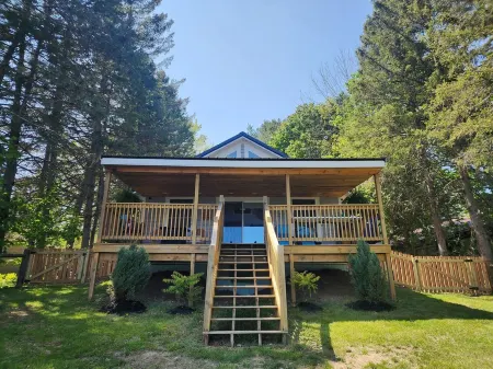 All Decked Out-NEW Lakefront!-Sleeps 6-Close to Colgate!