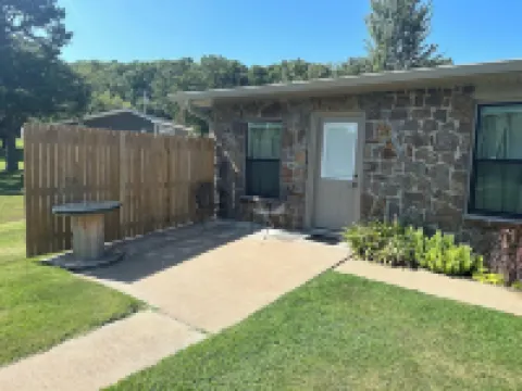 Lakefront House, Sleeps 20, Great for Family Gatherings, One hour from Tulsa