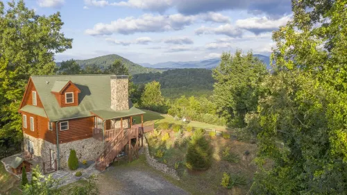 Private Cabin, Mountain View, Fireplace, Jetted Tub, Game Room, EV Charger Hotels in Marion