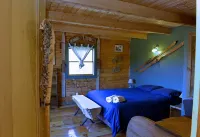 A Great 4 Season Home ;  Relaxing, Rustic, Scenic - This Home Has It All