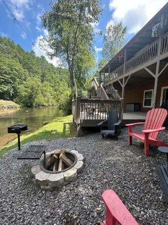 Riverfront Cabin w/ Porch & Firepit - Peaceful Retreat Near Murphy, NC.
