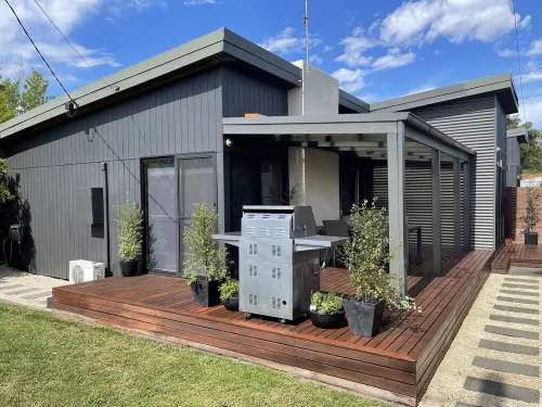 5 minute walk to Beach and close to Dromana