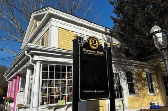Walk To Goodspeed Opera House! โรงแรมใน