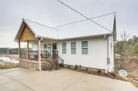 Lakefront Luxury Retreat, Kayaks, Game Room, Firepit, Pool Table & Private Dock