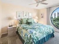 Stunning 2BD/2Bath Condo- Steps from beach, restaurants & shopping!