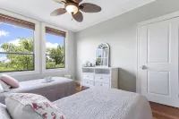 Luxury 2 bedroom condo on Palm Beach Island! Hotels near Via Flagler by The Breakers