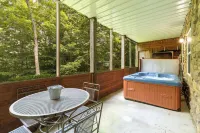 Welcome to Rustic SMAK SHAK – Your Forest View Getaway!