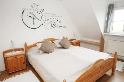 Komf. Apartment, 5 pers., 3 bedrooms, 2 bathrooms, near Sankt Peter-O. , right on the dike Hotels near Tönning