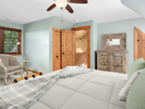 Elk Mountain Lodge: An AVL Mountain Escape w/Hot Tub, Fireplace, Hi-Speed Wifi