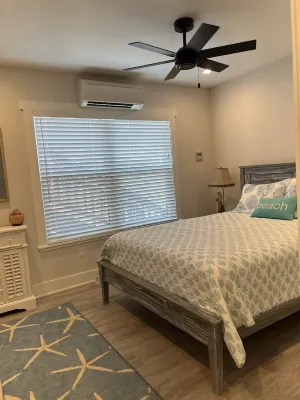 Remodeled 1 BR across from Beach. Restaurants, bars, shops. Extended stay rates.