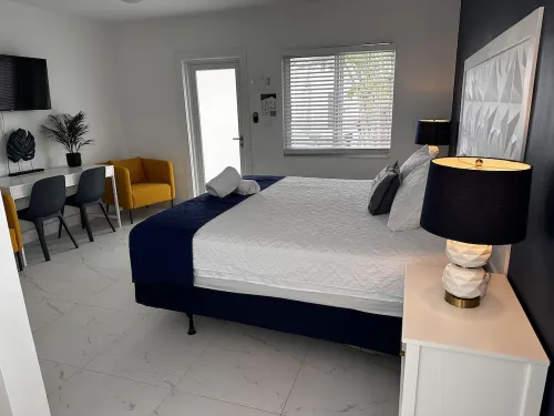 Sapphire by the Sea Unit 12 King Bed, kitchenette, pool view, Sleeps 2