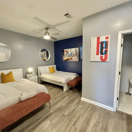 New Modern Townhome Downtown- 3Levels