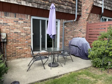 Garfield Townhouse in the Berkshires on Main St Отели рядом с достопримечательностью «Bidwell House Museum»