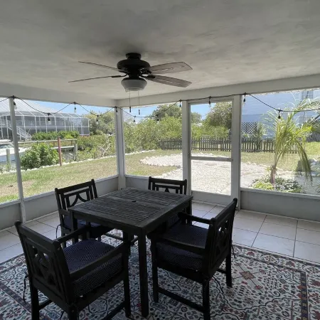 Channel Cat! One mile to the beach! Waterfront + pet friendly home near Venice.