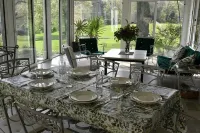 Large, Sunny 4 Bedroom Home Sleeps 8 and 1 minute to Five Fabulous Restaurants Hotels in Woodbury