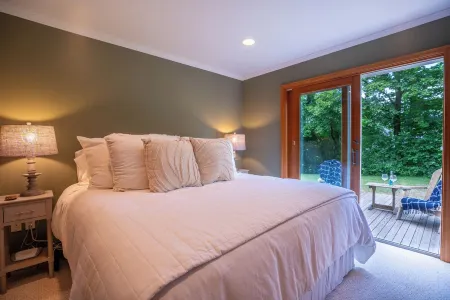 Sunset Beach Lake House on Beautiful Owasco Lake - Great Family Summer Retreat!