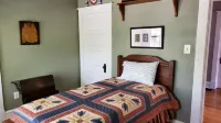 Yorktown - 3 Private Rooms and Bath for 1 Group/Party. Not a Whole Home Rental.