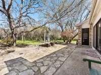 Luxury retreat in prime location close to entertainment, restaurants & shopping Hotele w: Helotes