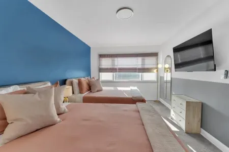 NYC Neighbor Home w/Parking. 30 Min Transit