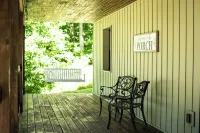 Updated Getaway in the hills of southern Indiana. Minutes from Starve Hollow SRA