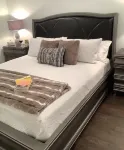 ILLUME/Modern New Condo/ Pool & Downtown Views/Gym