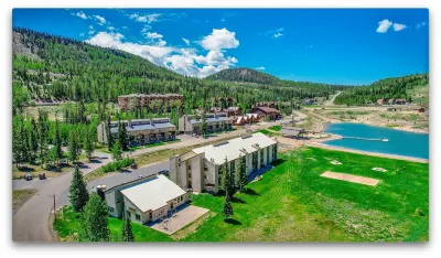 Walk to Giant Steps from this cozy 2 bd/2ba with Private balcony & Mtn views. Hotel dekat Brian Head Resort