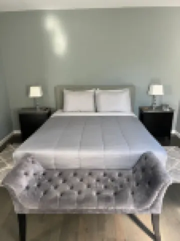 Cozy Gorgeous with a back yard and parking pet friendly on the heart of Waltham