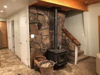 Cozy but roomy cabin in the mountains next to Strawberry Creek