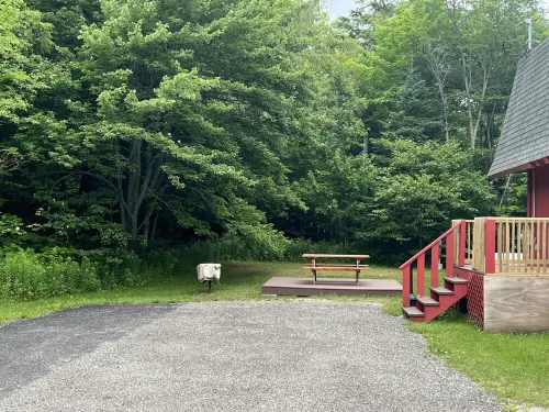 Cozy 2-Bedroom Upstairs Apartment in  Paradise