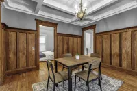 Beautifully Renovated 3 bedroom Elmwood Village Apt