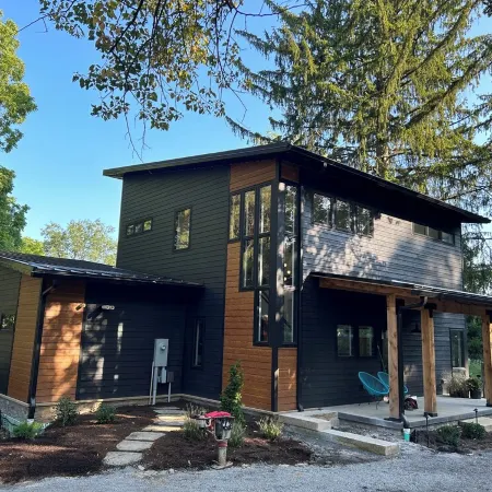 Modern House at Easy Street on the River- Large sports field and River Access!