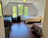 Walloon Escapes! GameRoom! Lakefront! Pets! Fireplace!Fall Colors!Boyne Mountain