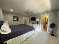 Siesta Key Access- Large Deck w/ Bay View: 2-Bdrm Condo-sleeps 6 Heated Pool!