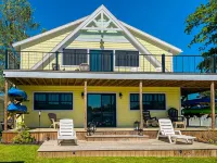 Kayak Shack: Waterfront, 2nd Floor, Boat Dock, in the Heart of Downtown