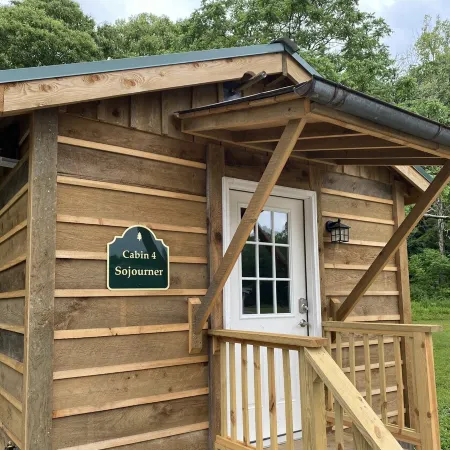 Cozy cabin close to Summersville Lake and the New River Gorge National Park!