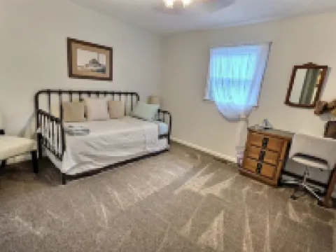 Updated cottage across from Lake Barkley, awesome patio, pets welcome!