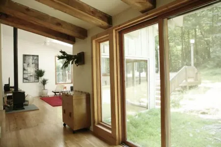 Modern, Minimalist, Light-filled Home with Hot Tub Near Catamount Ski Отели в г. Таканик