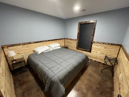 Minutes away from one of the greatest crappie fishing lakes in the world