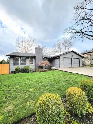 NEW!Beaverton Haven with yard; Pets Allowed